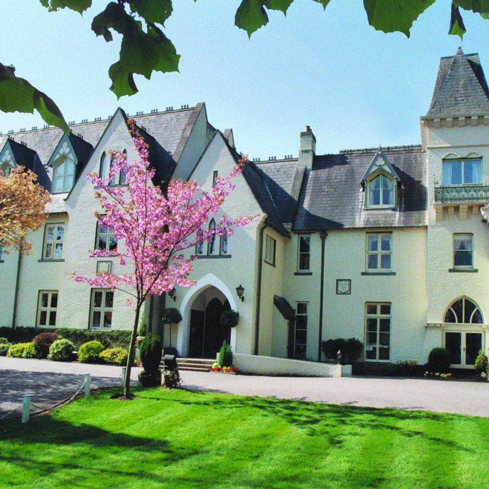Glen-Yr-Afon House Hotel